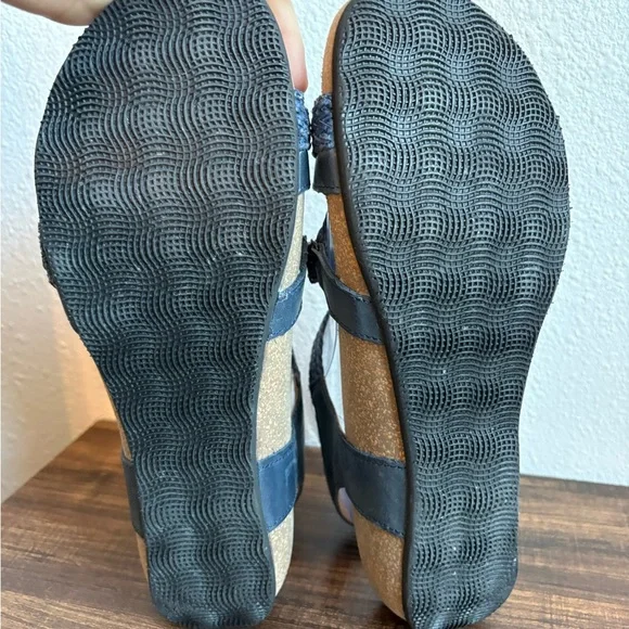 Taos Women’s Trulie Sandals - Picture 6 of 7